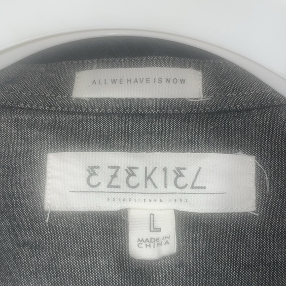 PreOwned Ezekiel Flowers Size Large. - Picture 7 of 13